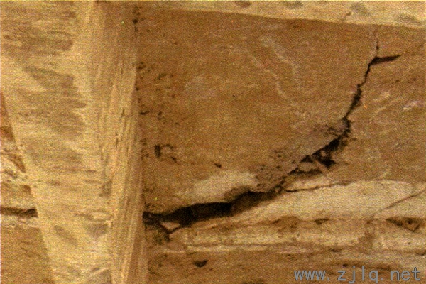 微彎板開裂（http://www.zg99xy.com/）